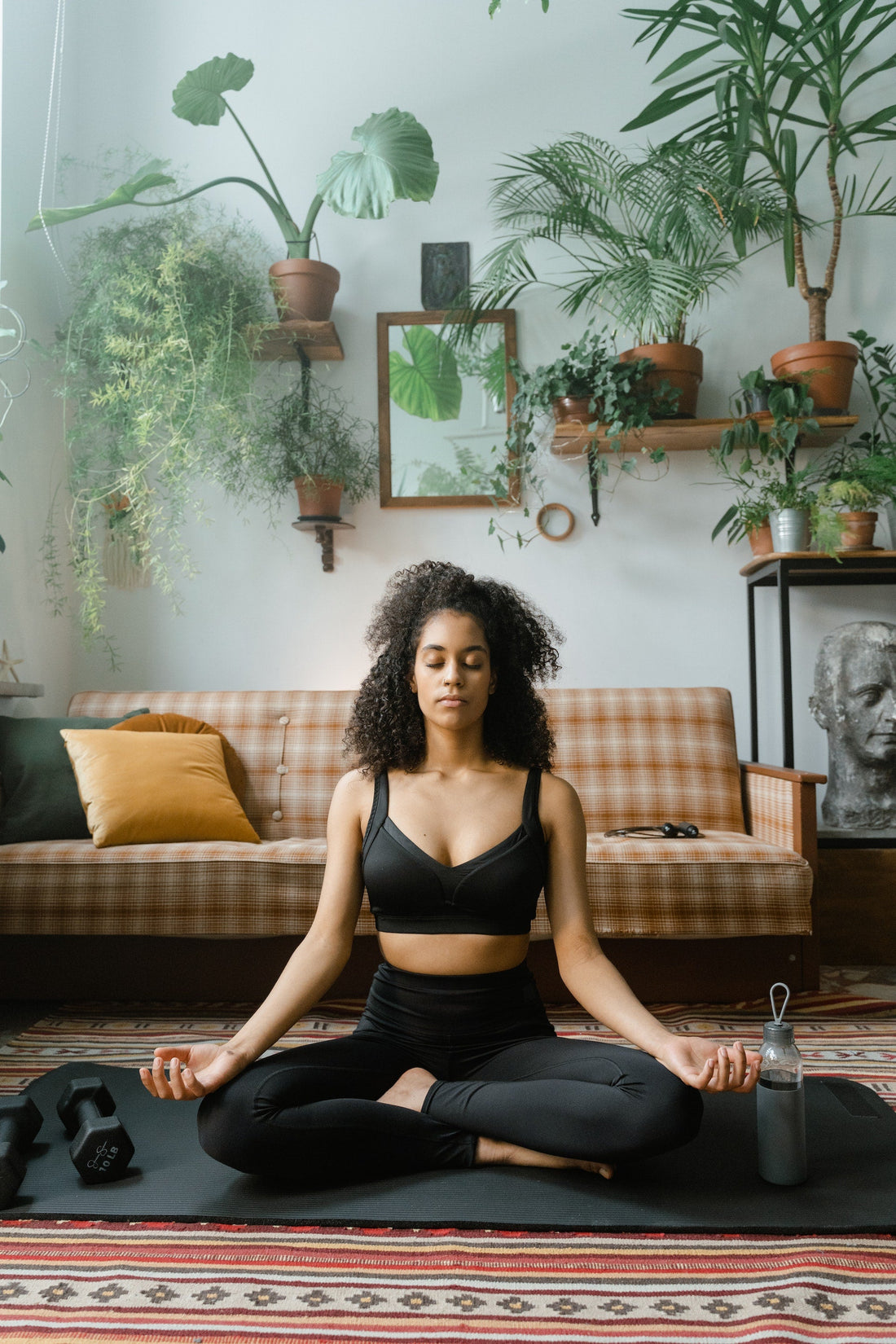 Find Inner Peace and Relieve Stress with This Soothing Yoga Routine - Linions