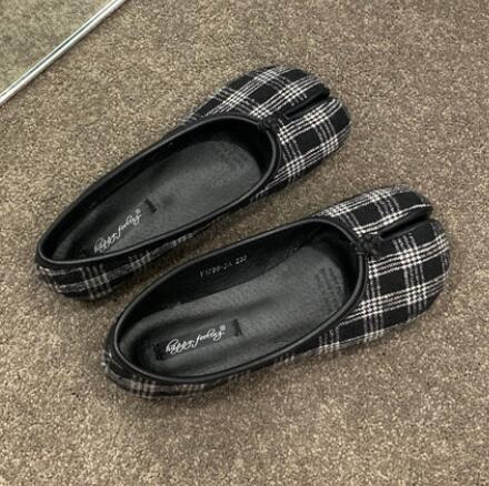 Comfy Tabi Slippers - Linions